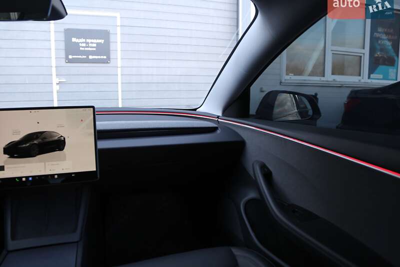 Седан Tesla Model 3 2024 в Києві