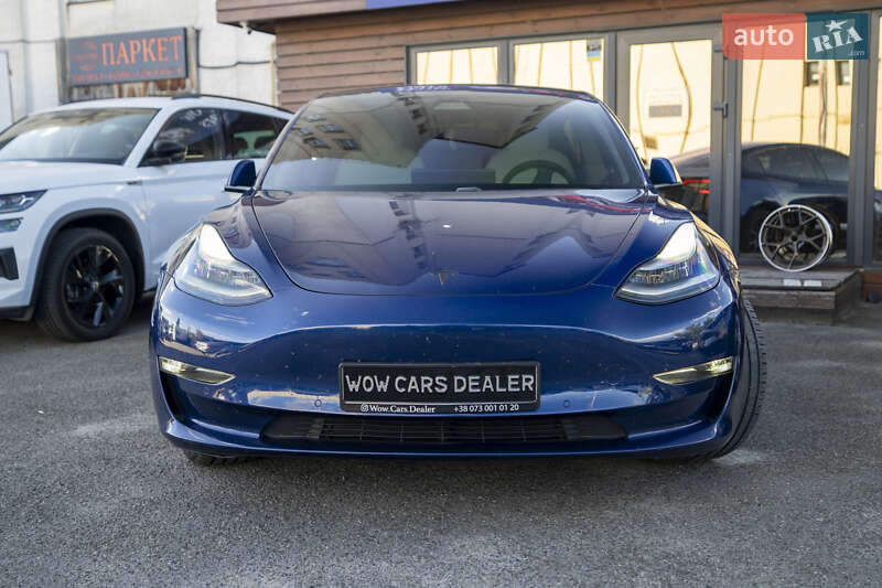 Седан Tesla Model 3 2018 в Киеве