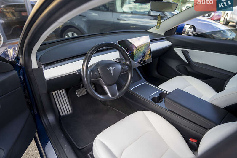 Седан Tesla Model 3 2018 в Киеве