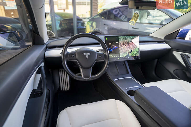 Седан Tesla Model 3 2018 в Киеве