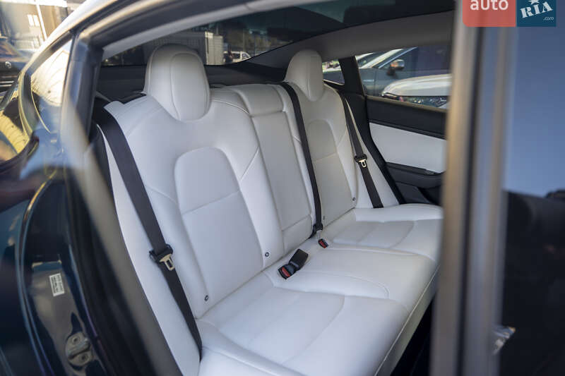 Седан Tesla Model 3 2018 в Киеве