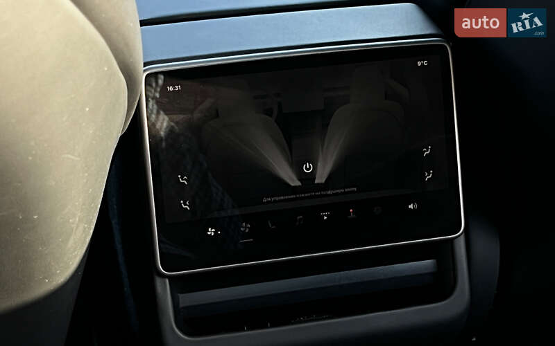 Седан Tesla Model 3 2024 в Львові