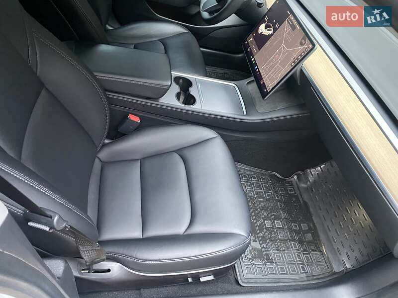 Седан Tesla Model 3 2022 в Києві