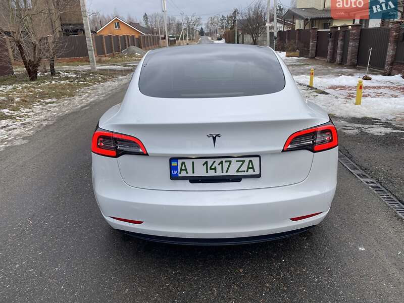 Седан Tesla Model 3 2022 в Киеве