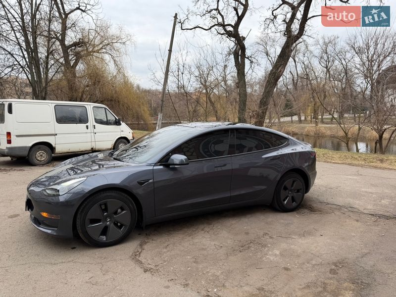 Седан Tesla Model 3 2023 в Кривом Роге