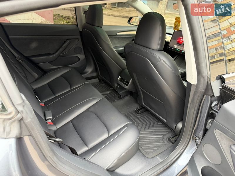 Седан Tesla Model 3 2023 в Кривом Роге