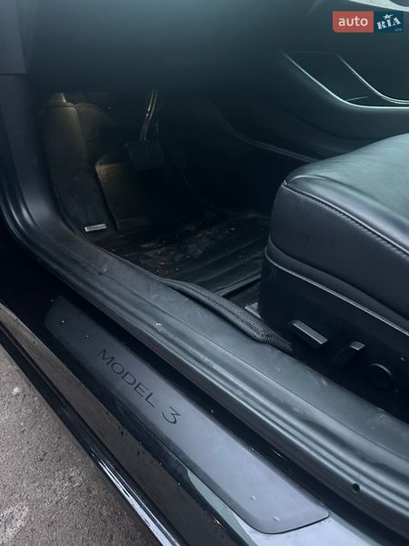 Седан Tesla Model 3 2019 в Виннице