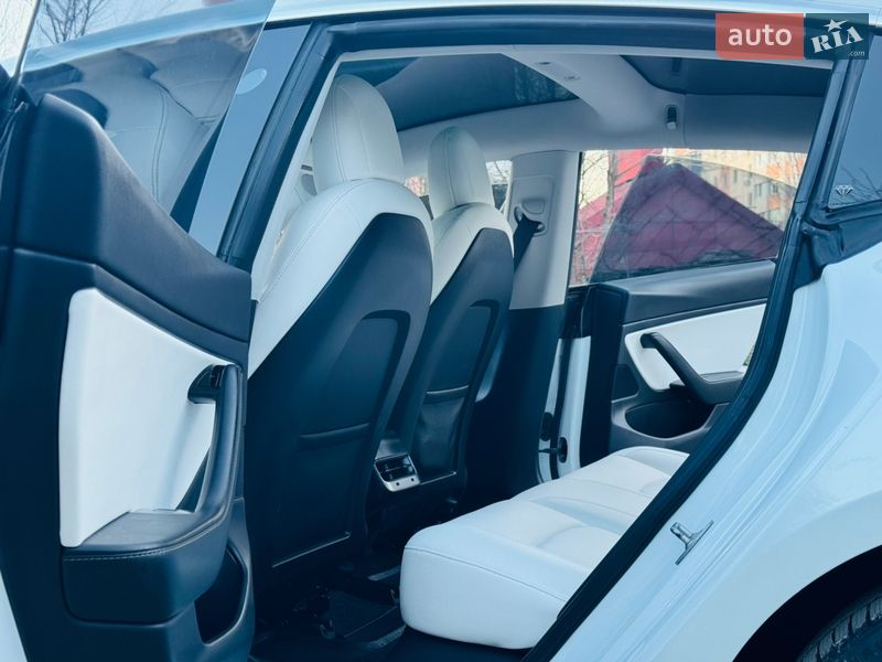 Седан Tesla Model 3 2018 в Харкові