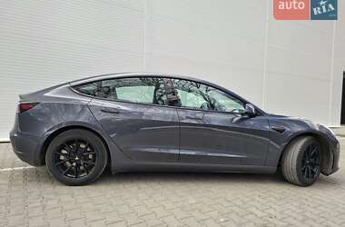 Седан Tesla Model 3 2021 в Львове