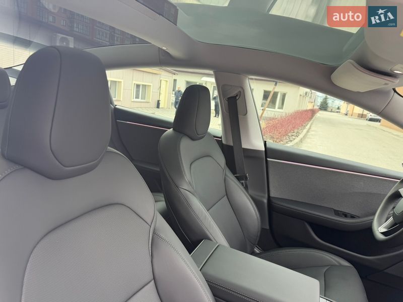 Седан Tesla Model 3 2025 в Дніпрі