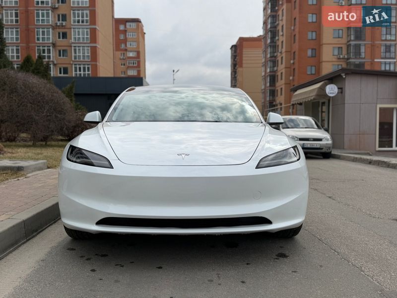 Седан Tesla Model 3 2025 в Дніпрі