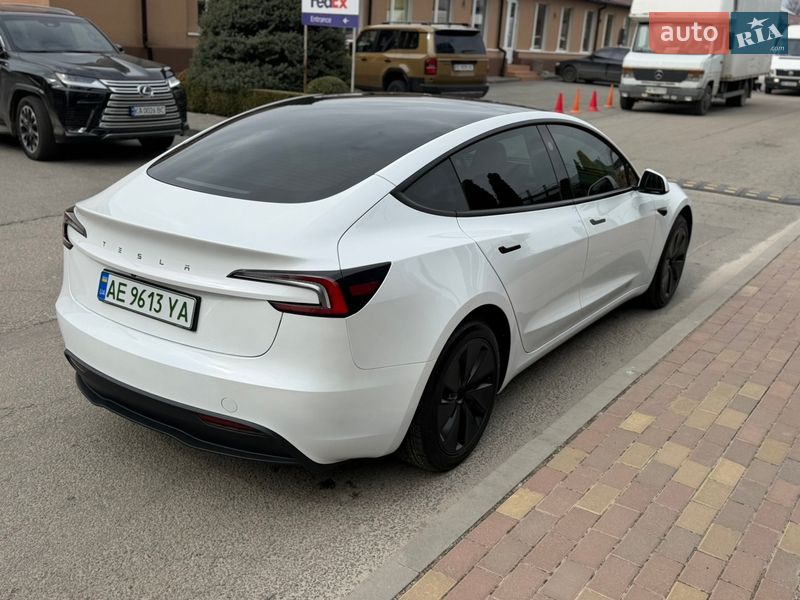 Седан Tesla Model 3 2025 в Дніпрі