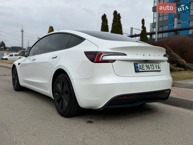Седан Tesla Model 3 2025 в Дніпрі