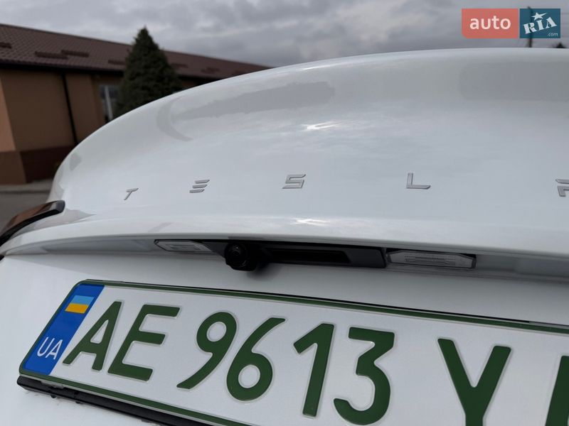 Седан Tesla Model 3 2025 в Дніпрі