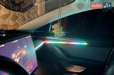 Седан Tesla Model 3 2023 в Львове