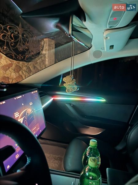 Седан Tesla Model 3 2023 в Львові