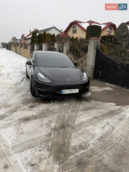 Седан Tesla Model 3 2023 в Львові