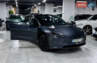 Седан Tesla Model 3 2025 в Одессе