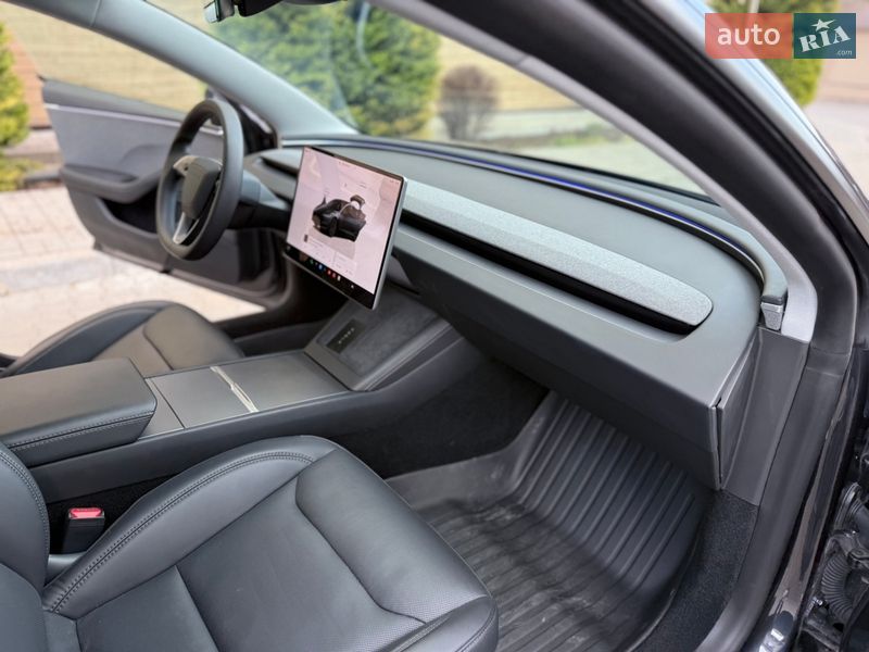 Седан Tesla Model 3 2025 в Одессе