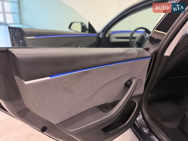 Седан Tesla Model 3 2025 в Одессе