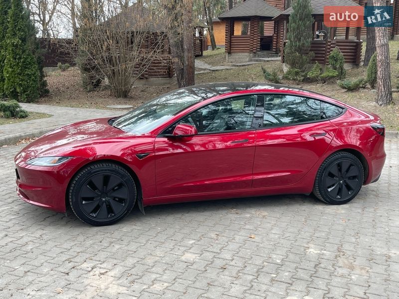 Седан Tesla Model 3 2024 в Новояворовске