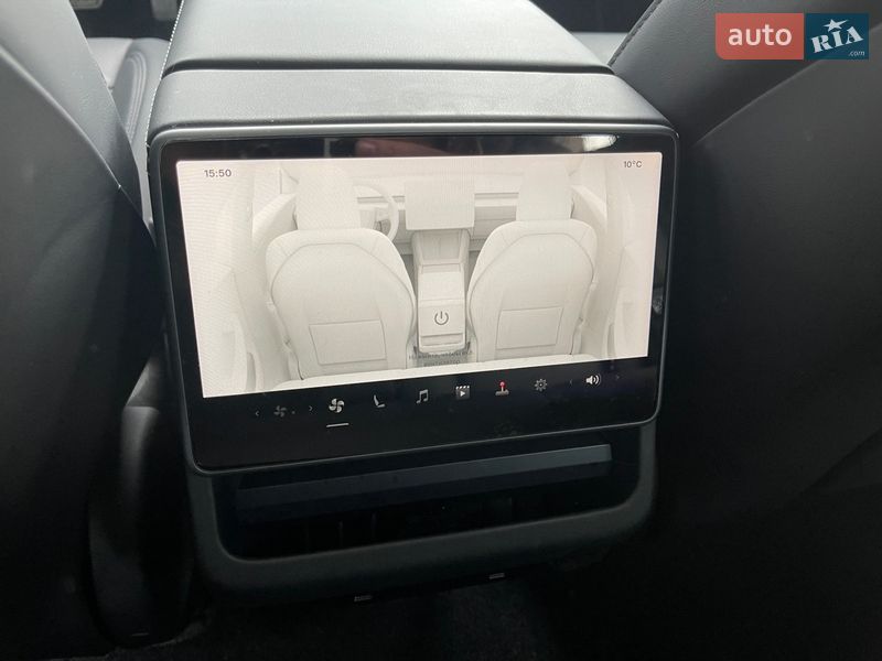 Седан Tesla Model 3 2024 в Новояворовске