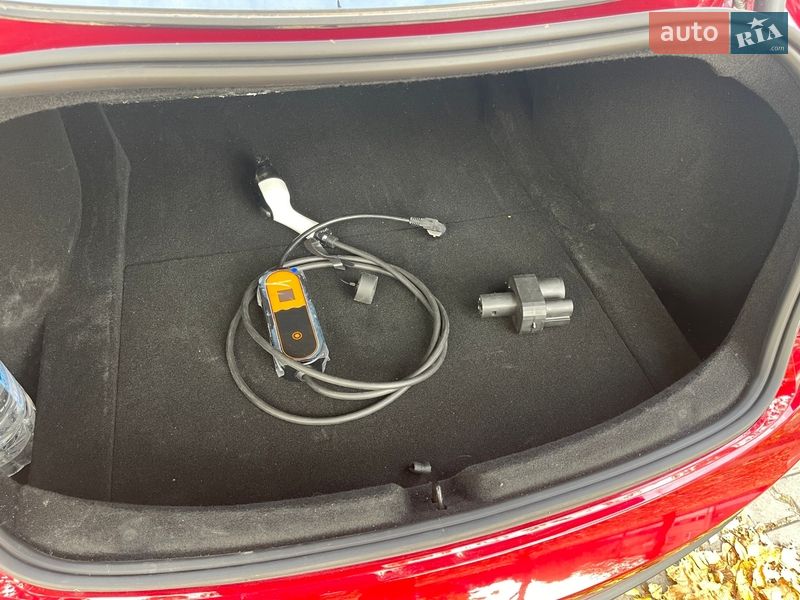 Седан Tesla Model 3 2024 в Новояворовске