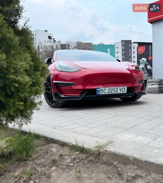 Седан Tesla Model 3 2022 в Львове