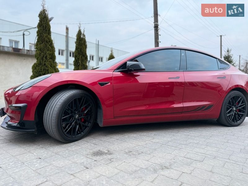 Седан Tesla Model 3 2022 в Львове
