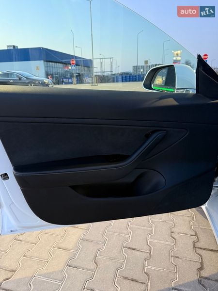 Седан Tesla Model 3 2019 в Львове