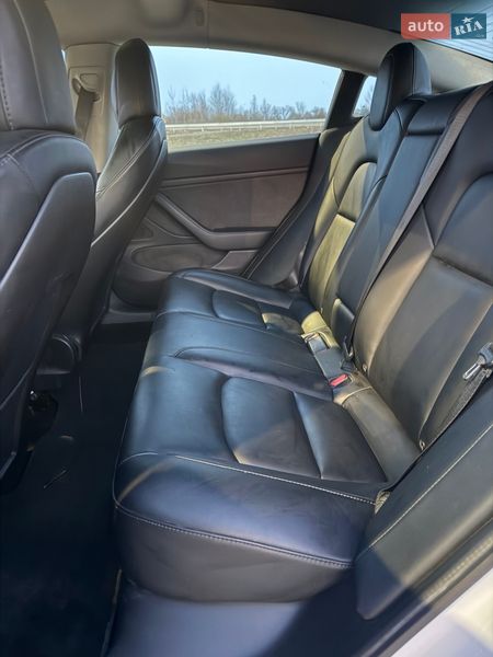 Седан Tesla Model 3 2019 в Львове