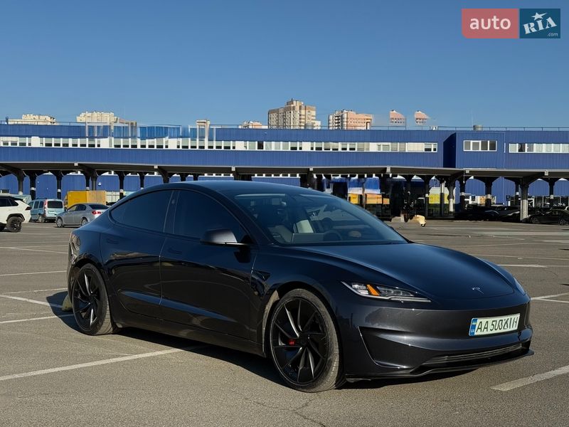 Седан Tesla Model 3 2024 в Киеве