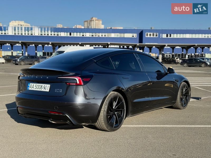 Седан Tesla Model 3 2024 в Києві