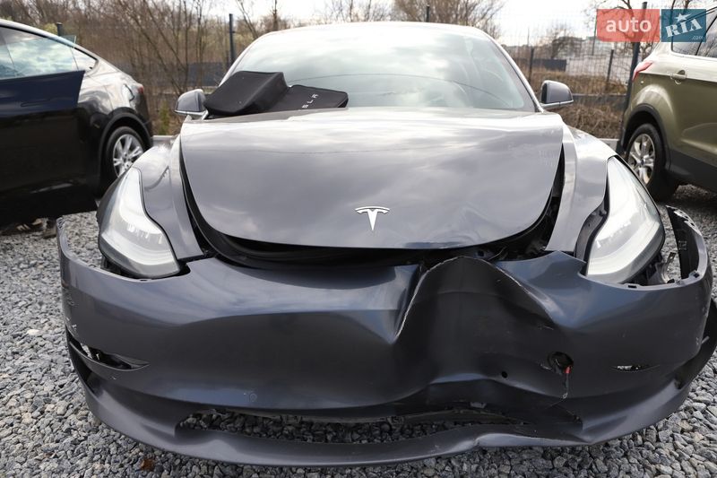 Седан Tesla Model 3 2019 в Дрогобыче