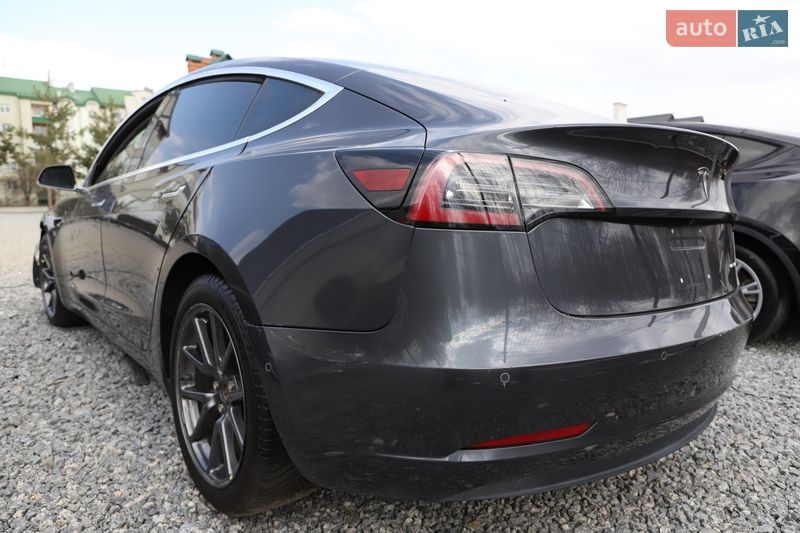 Седан Tesla Model 3 2019 в Дрогобыче