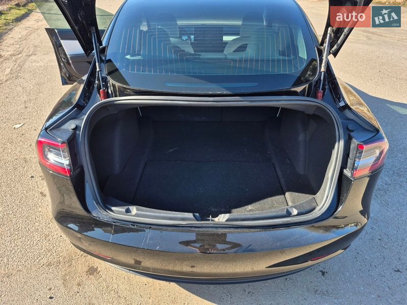 Седан Tesla Model 3 2018 в Луцке
