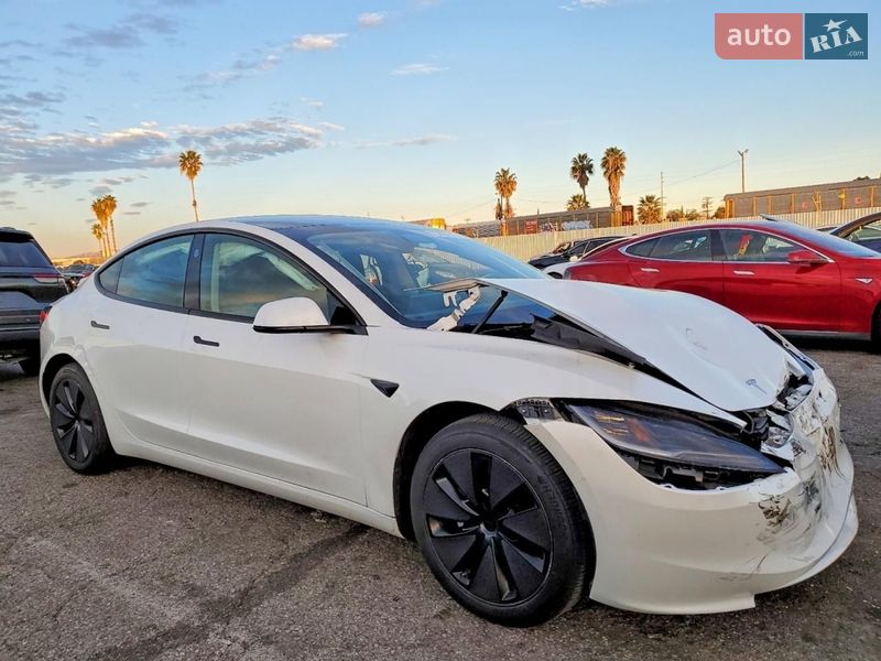 Седан Tesla Model 3 2024 в Калиновке