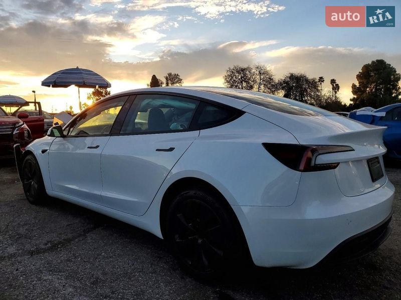 Седан Tesla Model 3 2024 в Калиновке