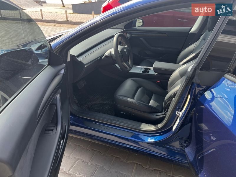 Седан Tesla Model 3 2023 в Тернополе