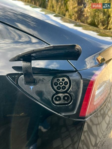 Седан Tesla Model 3 2021 в Самборе