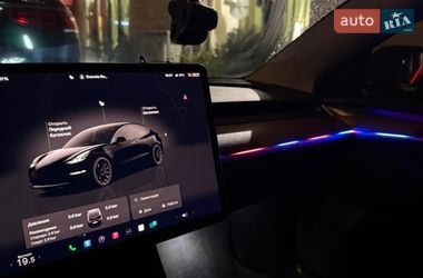 Седан Tesla Model 3 2023 в Львове