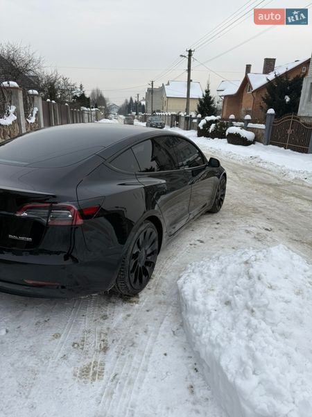 Седан Tesla Model 3 2023 в Львові
