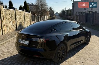 Седан Tesla Model 3 2023 в Львове