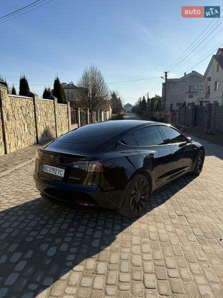 Седан Tesla Model 3 2023 в Львові