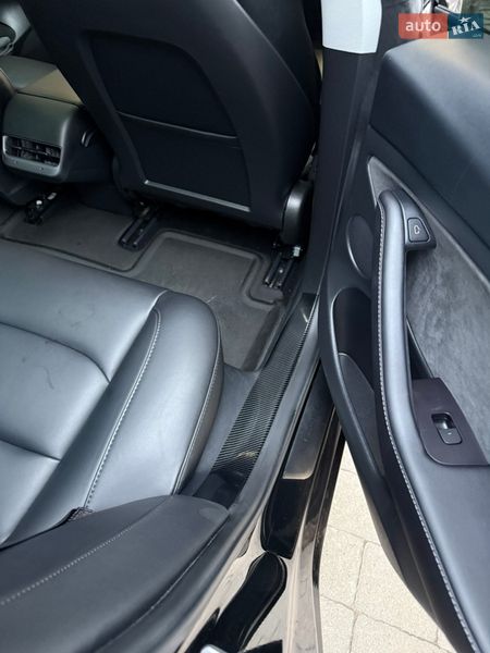 Седан Tesla Model 3 2023 в Львові