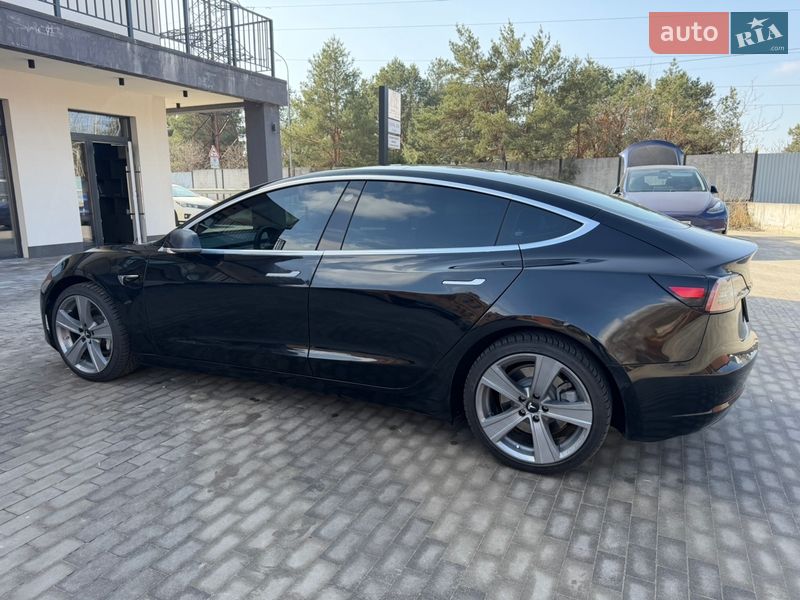 Седан Tesla Model 3 2020 в Киеве фото 5 Седан Tesla Model 3 2020 в Киеве