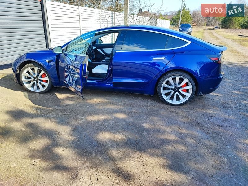 Седан Tesla Model 3 2018 в Полтаві