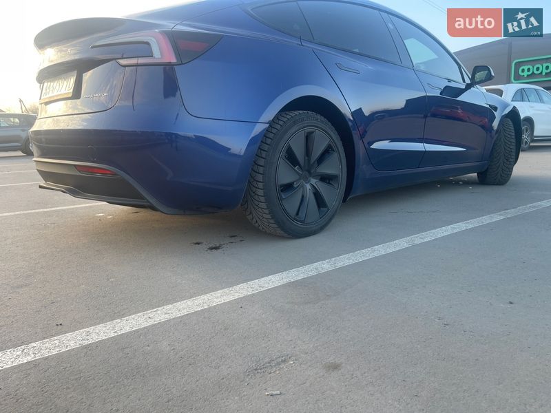 Седан Tesla Model 3 2024 в Киеве