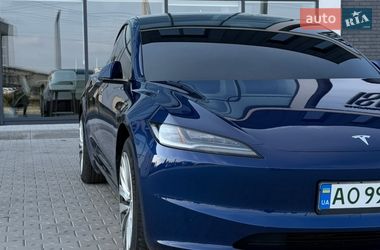 Седан Tesla Model 3 2025 в Хусте