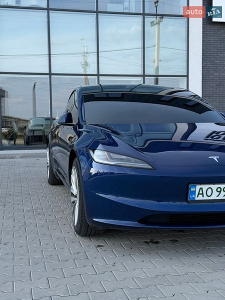 Седан Tesla Model 3 2025 в Хусте